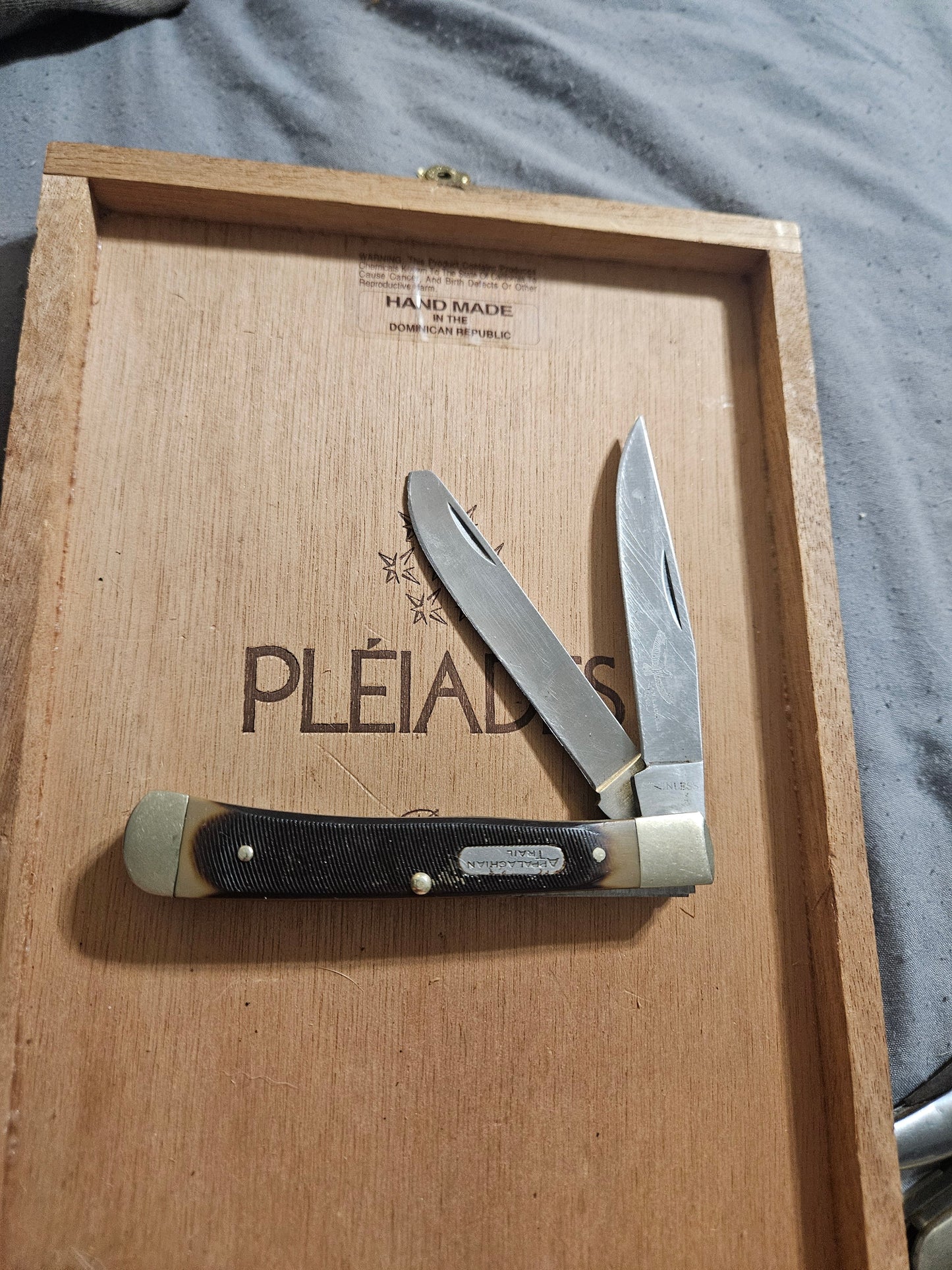 Appalachian Trail by Schrade 2-Blade Trapper Pocket Knife – Very Good Condition