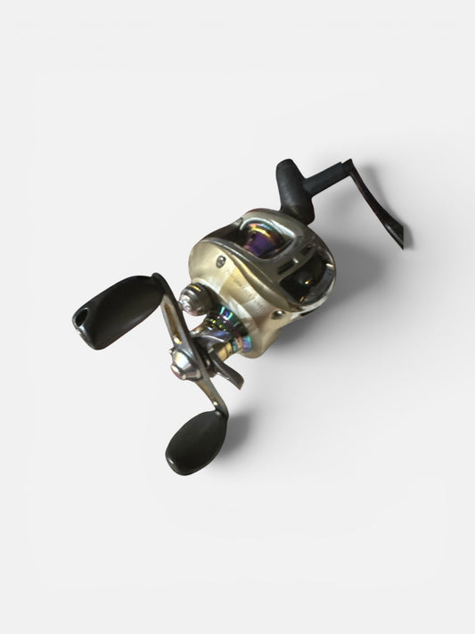 Quantum Energy PT Baitcasting Reel – Iridescent Accent – Used
