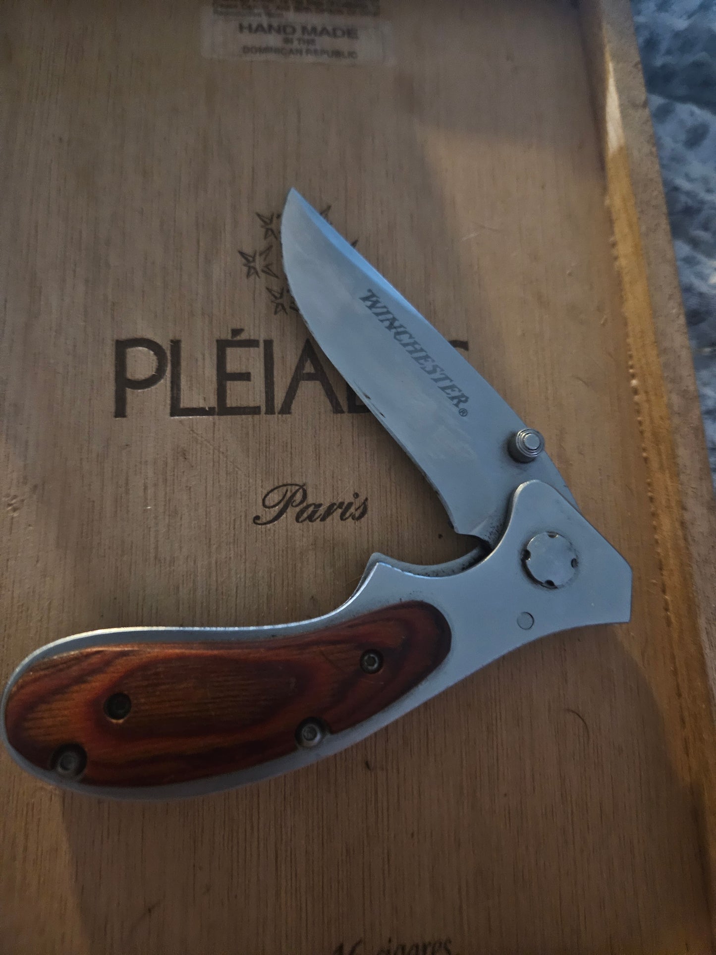 Winchester Single Blade Folding Knife – Rosewood Handle & Liner Lock