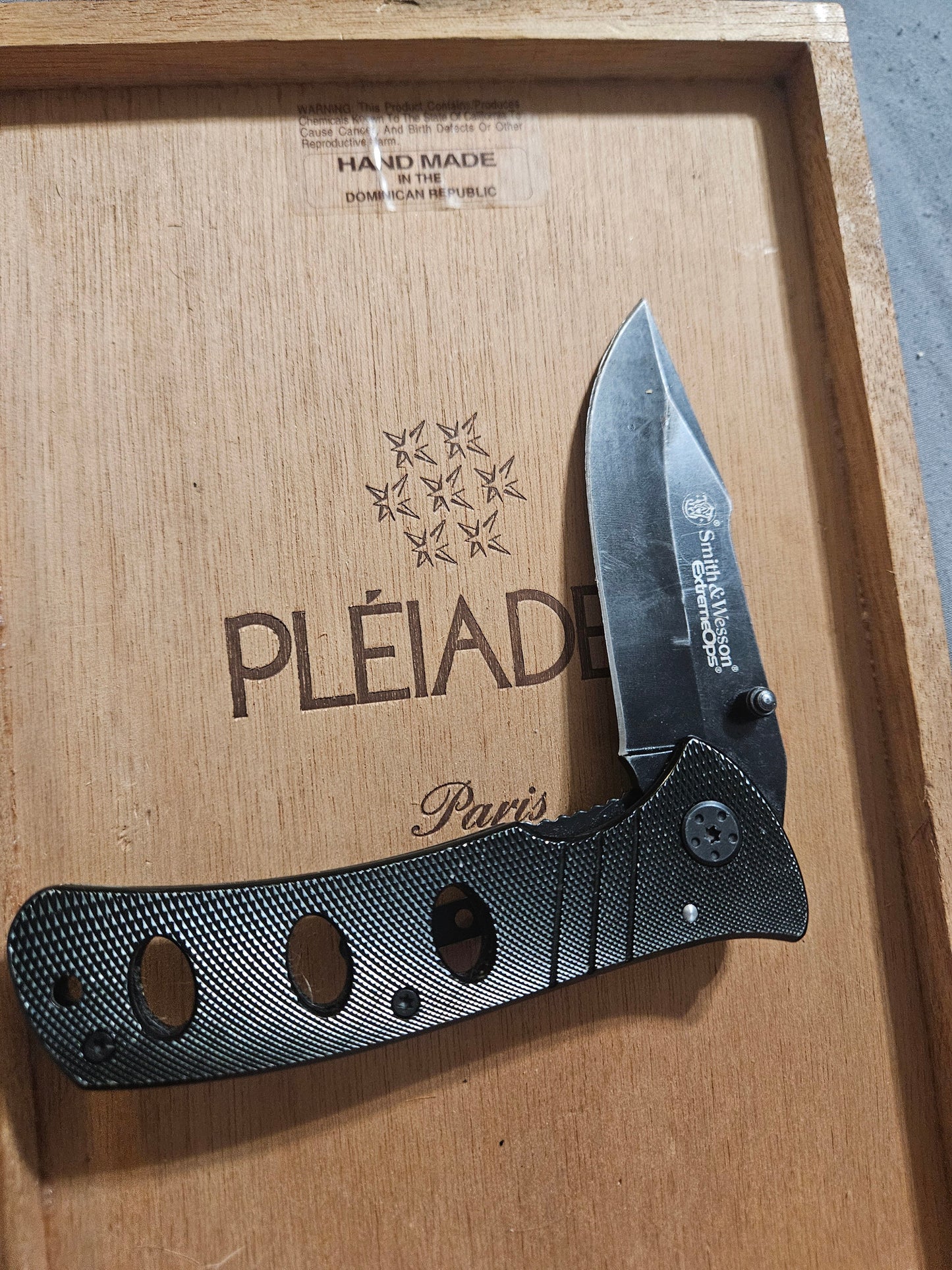 Smith & Wesson ExtremeOps Folding Knife — Good Condition