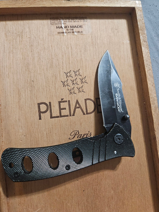 Smith & Wesson ExtremeOps Folding Knife — Good Condition