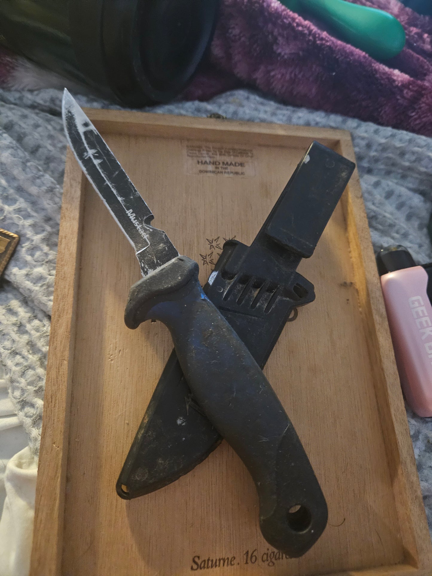 Mustad Skinning Knife with Sheath