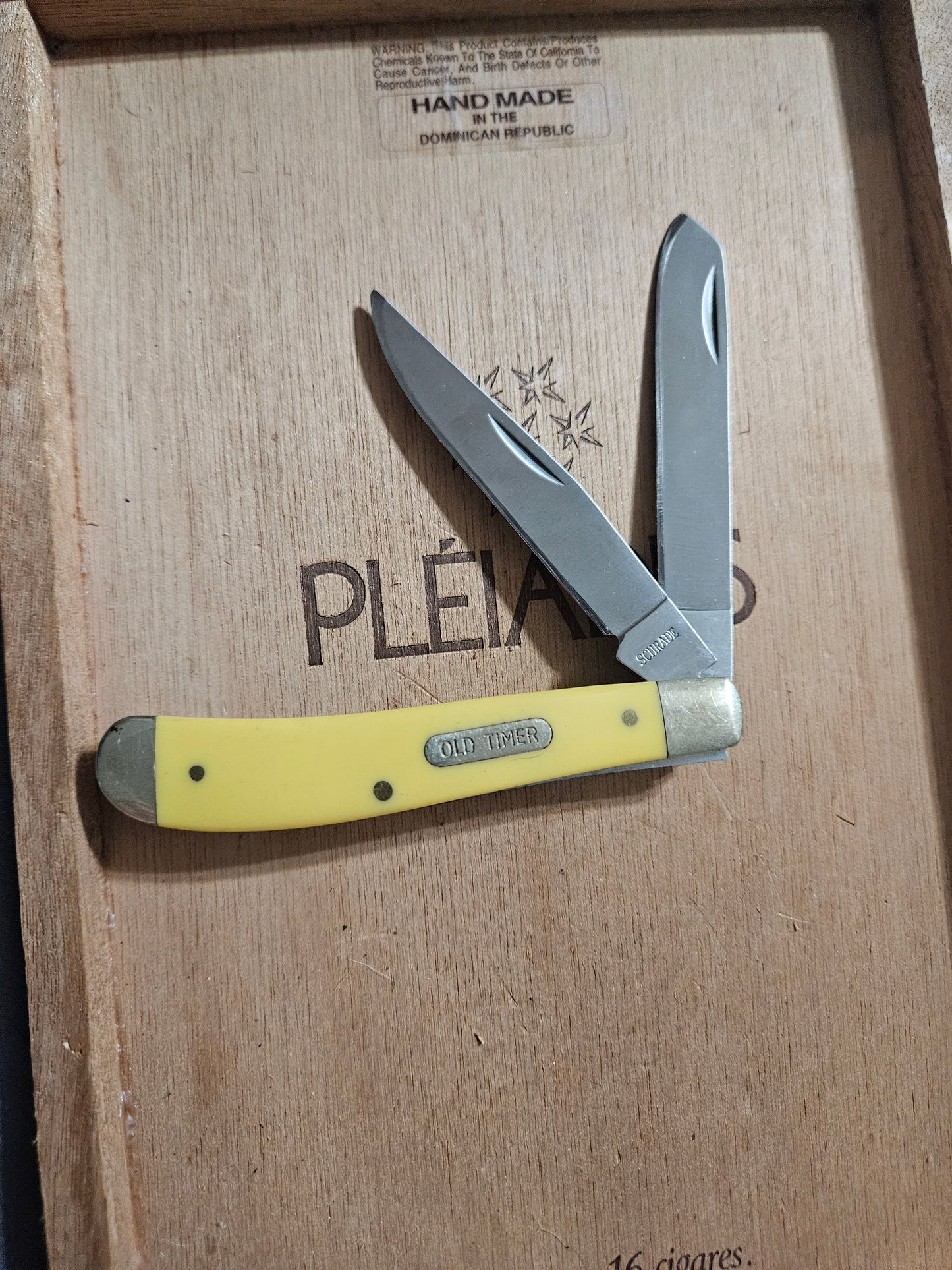 Vintage Schrade Old Timer 2-Blade Trapper Pocket Knife – Yellow Handle, Excellent Condition