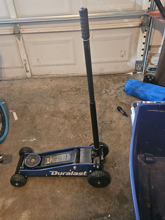 Duralast 2-Ton Hydraulic Floor Jack. Big wheels for easy use in all terrains