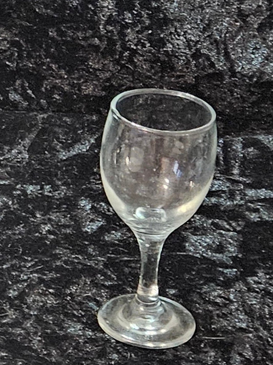 Vintage Clear Wine Glass – Classic Stemware